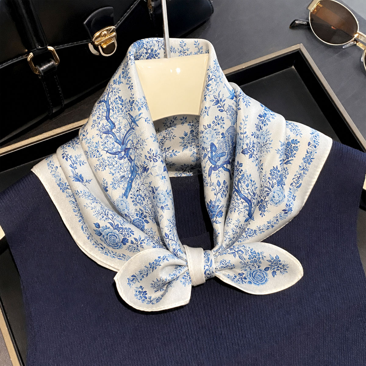 Lenço de seda 100% autêntica,  - Scarf Silk Square avaliação e preço